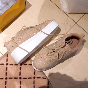 NWT GORGEOUS BLINGED OUT runners sneakers women's NUDE 🔥 SIZE 7.5